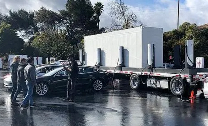 特斯拉又打破默守陳規(guī)！這次是預制混凝土部署充電樁！