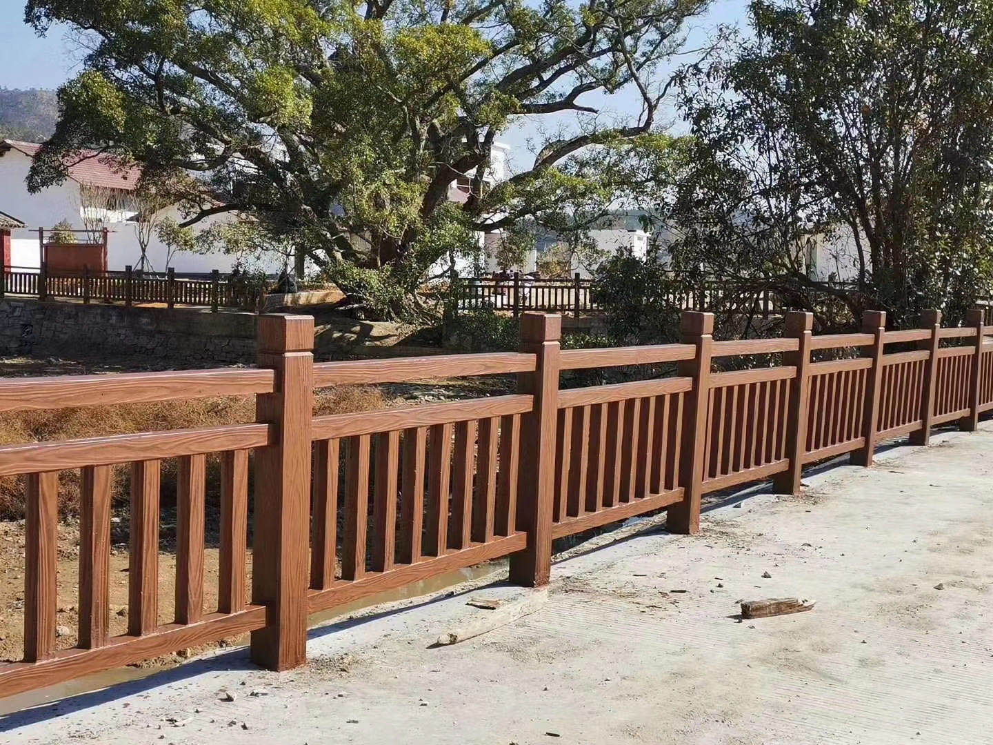 廣東華堅(jiān)水泥制品仿木護(hù)欄廠家,多年行業(yè)經(jīng)驗(yàn),質(zhì)優(yōu)價(jià)廉!