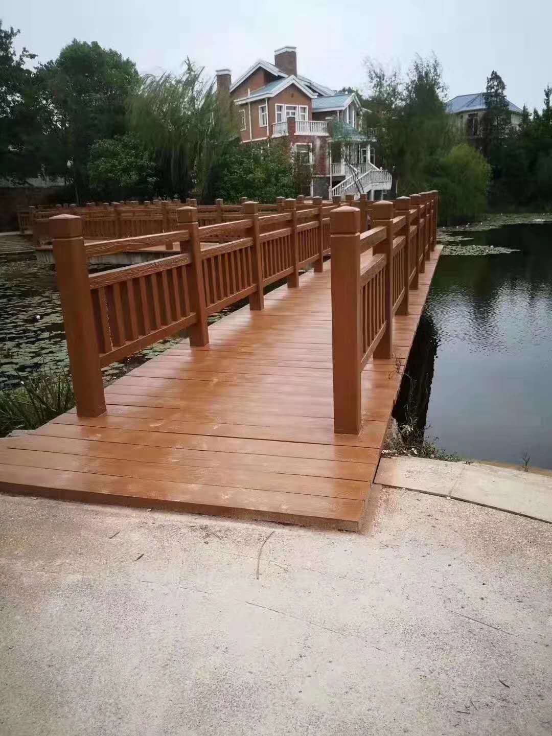 廣州白云區(qū)仿木護(hù)欄廠家-廣東華堅(jiān)水泥制品,品質(zhì)可靠,經(jīng)久耐用!